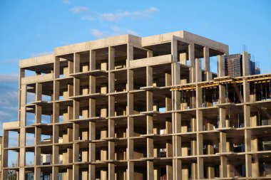 Tamamlanmamış beton bina iskeleti, beton yapı