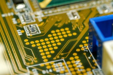 Elektronik bileşenleri, dirençleri, bağlantı terminalleri 24 olan bilgisayar mikro devresi