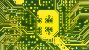 Kişisel bilgisayar anakartının arkası.