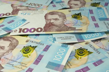 Maksimum değerde Ukrayna banknotları. Ukrayna 'nın parası. Yeni banknotlar 1000 Hryvnia, tertemiz durumda, UNC. Mavi sarı renkli gerçek Ukrayna kağıt parası, UAH