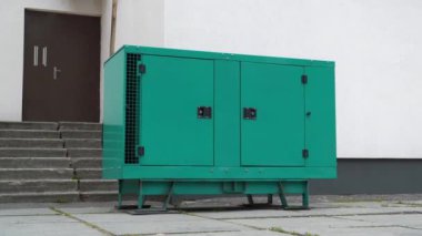 Dizel motorlu jeneratör. Elektrik santrali bağımsız, tam teşekküllü bir güç üretim cihazı ve sistemidir. Elektrik enerjisinin kaynağı, inşaata bağlı