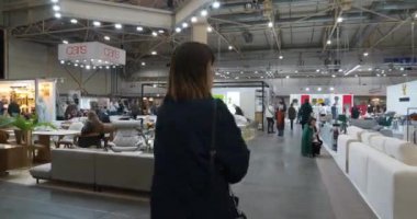 KYIV, UKRAINE, ECTOBER 25, 2023: Uluslararası sergilerde Inter Build Expo ve Design Living Stdency, Kyiv 'deki ana uluslararası sergi merkezinde mobilya forumu KIFF. Zaman Uygulaması