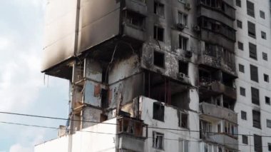 Korkunç bir trajedi. Bir apartman dairesinde gaz patlaması sonrası hasar. Ukrayna 'nın başkenti Kyiv' de gaz ocaklı bir ev. Gaz sızıntısı ve patlama oldu.