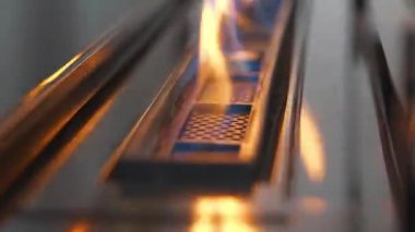 Güzel, sıcak bir şömine.