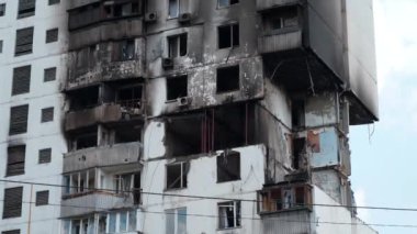 Konut binasındaki gaz patlaması sonrası hasar