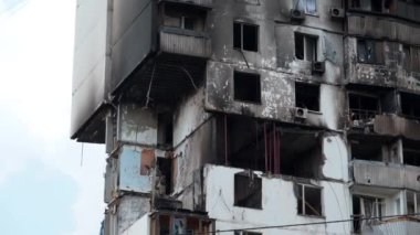 Korkunç bir trajedi. Bir apartman dairesinde gaz patlaması sonrası hasar. Ukrayna 'nın başkenti Kyiv' de gaz ocaklı bir ev. Gaz sızıntısı ve patlama oldu.