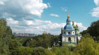 Vydubychi Manastırı Ukrayna 'nın başkenti Kyiv' de bulunan tarihi bir manastır. Vydubitsky Manastırı - Kyiv 'deki en eski Ortodoks manastırlarından biri