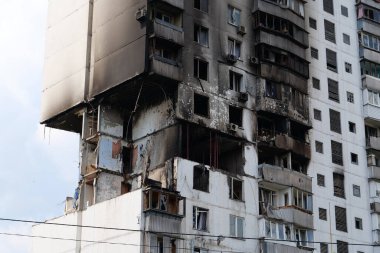 Gaz sızıntısı ve ateşleme nedeniyle binanın bir kısmının tahrip edilmesi