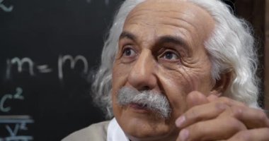 UKRAINE, BUKOVEL, ECTOBER 5, 2022: Dünyaca ünlü bilim adamı, teorik fizikçi, Nobel ödüllü, izafiyet teorisinin yaratıcısı Albert Einstein