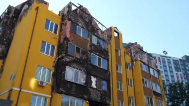 IRPIN, UKRAINE, 6 Haziran 2022: Rus kuvvetleri Irpin kasabası, Kyiv Oblastı 'ndaki evleri yıktılar ve Mart 2022' de insanları öldürdüler. Bombalamadan sonra. Ukrayna 'da savaş. Ukrayna halkına terör ve soykırım.