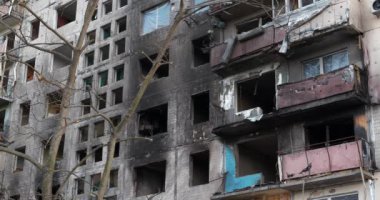 Ukrayna 'da savaş. Bombalamadan sonra. Rus saldırganlığı. Ukrayna halkına terör ve soykırım. Rus terörist kuvvetleri Mart 2022 'de Kyiv' deki bombardıman konutu tarafından imha edildi. Rusya - terörist ülke