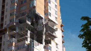Bombalamadan sonra. Rus teröristler, Şubat 2022 'de Kyiv' deki füze üssünde hasar gördü. Rusya - terörist ülke, dünyanın bir numaralı teröristi. Ukrayna halkının soykırımı