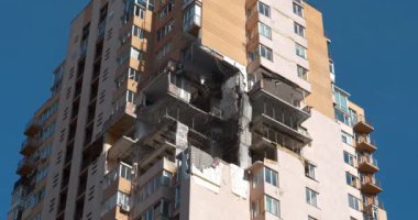 Bombalamadan sonra. Rus teröristler, Şubat 2022 'de Kyiv' deki füze üssünde hasar gördü. Rusya - terörist ülke, dünyanın bir numaralı teröristi. Ukrayna halkının soykırımı