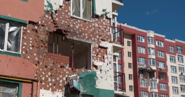 Rus kuvvetleri Mart 2022 'de Irpin kasabası Kyiv Oblastı' nda evleri yıktı ve insanları öldürdü. Bombalamadan sonra. Ukrayna 'da savaş. Rus saldırganlığı. Ukrayna halkına terör ve soykırım