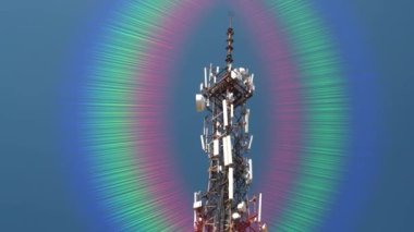 Büyük baz istasyonundan elektromanyetik radyasyon, frekans spektrumu. Cep telefonu iletişimi, televizyon, internet, radyo antenleri