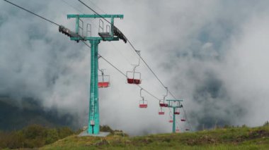 Pylypet köyünde sandalye kaldırma, Karpatya Dağları, Ukrayna