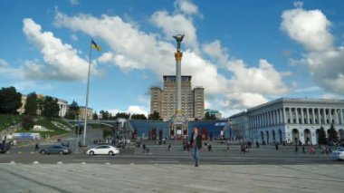 KIYV, UKRAINE, 31 Mayıs 2020: 4K Independence Square veya Ukrayna 'daki Meydan Nezalezhnosti trafiği