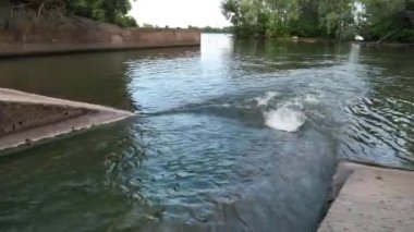 Ukrayna, Kyiv 'deki Lybid Nehri' nin ağzında. Lybid Nehri Dinyeper Nehri 'nin sağ kollarından biri olan Dinyeper Nehri' ne akar.