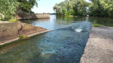 Ukrayna, Kyiv 'deki Lybid Nehri' nin ağzında. Lybid Nehri Dinyeper Nehri 'nin sağ kollarından biri olan Dinyeper Nehri' ne akar.