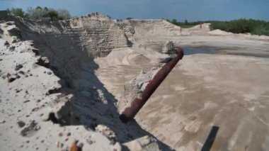 Kum ocağı ve hidrolik dolgunun eğik Wiew 'ı