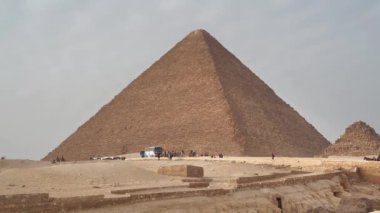 Mısır 'daki Büyük Giza Piramidi, dünyanın yedi harikasından biri.