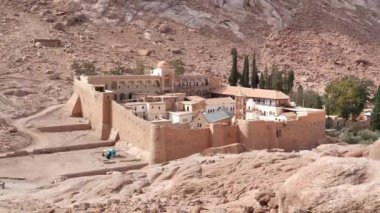 Aziz Katerinler Manastırı, resmi olarak Mısır 'daki Tanrı' nın ayak bastığı Sina Dağı Manastırı.