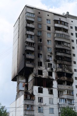 Gaz sızıntısı ve patlama sonucu çok katlı bir evde birçok apartman yıkıldı.