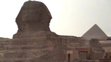 Giza Sfenksi ve Menkaure Piramidi, Kahire, Mısır