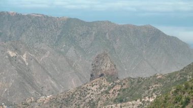 La Gomera adasındaki dağların panorama manzarası, Kanarya adaları, İspanya