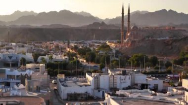 El Sahaba Camii Mısır 'ın Sharm El Sheikh şehrindeki eski pazarda.