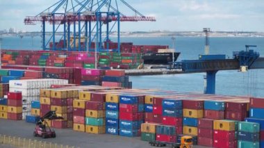 ODESSA, UKRAINE, SEPTEMBER 5, 2019: Odessa limanının eğik görünümü - en büyük Ukrayna limanı ve Karadeniz havzasının en büyük limanlarından biri