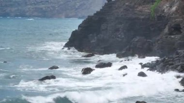 Tenerife adasının kayalık kıyıları, Kanarya adaları, Atlantik okyanusu, İspanya