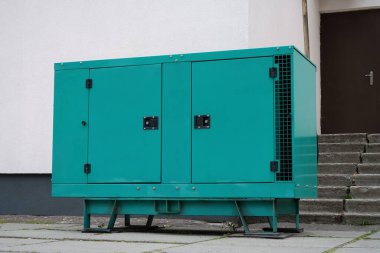 Dizel motorlu jeneratör. Elektrik enerjisinin kaynağı, binaya bağlı. Elektrik santrali bağımsız, tam teşekküllü bir güç üretim cihazı ve sistemidir.