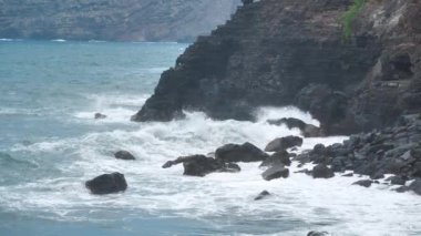 Yavaş çekim, Tenerife Adası, Kanarya Adaları, İspanya 'da Atlantik okyanusunun güzel dalgaları