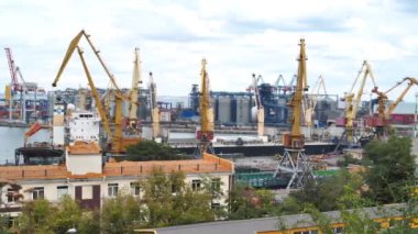 Odessa limanı, Ukrayna 'nın en büyük limanı ve Karadeniz havzasındaki en büyük limanlardan biri.