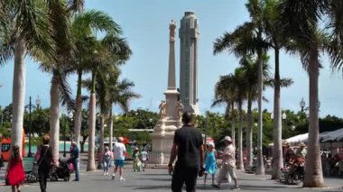 CANARY Adaları, SANTA CRUZ DE TENERIFE, SPAIN, 27 Eylül 2019: Santa Cruz de la Candelaria, Kanarya Adaları 'ndaki La Candelaria' nın Triunfo de la Candelaria yakınlarındaki insanlar