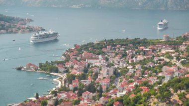 Kotor Körfezi, Adriyatik Denizi, Karadağ 'da yolcu gemileri