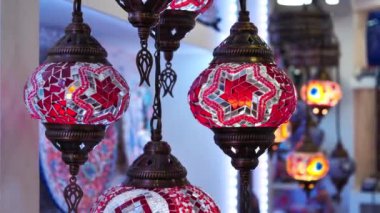 Doğu tarzında renkli kolye lambaları