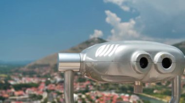 Trebinje kenti, Sırp Cumhuriyeti ve Bosna-Hersek manzaralı gözlem dürbünleri