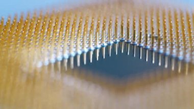 Merkezi İşlem Birimi, İşlemci. Elektronik bileşenleri olan mikro çiplere yakın çekim