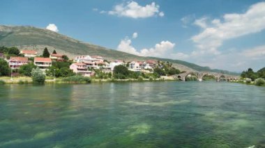 Trebinje kenti, Sırp Cumhuriyeti ve Bosna-Hersek 'teki Trebisnjica Nehri üzerindeki köprü