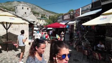 BOSNIA VE HERZEGOVINA, MOSTAR, 2 Temmuz 2019: Bosna-Hersek Federasyonu 'nun eski tarihi kenti Mostar - Hersek-Neretva Kantonu' nun şehir ve idari merkezi