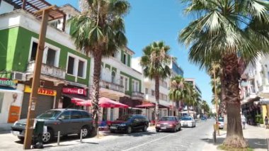 Arnavutluk, Durres, 7 Temmuz 2019: Tarihte Epidamnos veya Epidamnus ve Dyrrachium olarak bilinen Durres 'teki karayolu trafiği, Arnavutluk Cumhuriyeti' nin en kalabalık ikinci kentidir.
