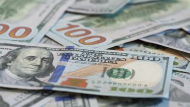 100 dolarlık banknotlar halinde Amerikan doları. 4K UHD
