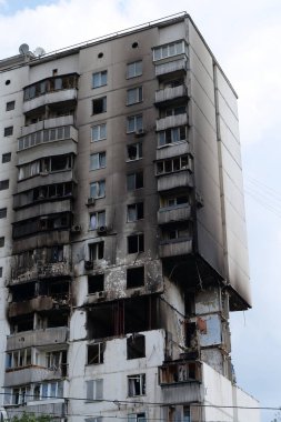 Gaz sızıntısı ve patlama sonucu evdeki duvar ve dairelerin tahrip edilmesi
