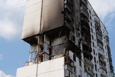 Gaz sızıntısı ve gaz patlaması sonucu birkaç apartman dairesinin tahrip edilmesi