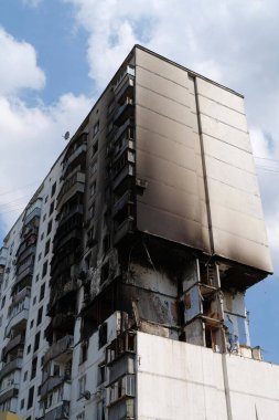 Korkunç bir trajedi. Bir apartman dairesinde gaz patlaması sonrası hasar. Ukrayna 'nın başkenti Kyiv' de gaz ocaklı bir ev. Gaz sızıntısı ve patlama oldu.