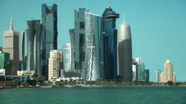 Katar, DOHA, 20 Mart 2018: Doha 'daki finans merkezinin UHD 4K zaman çizelgesi - Katar, Batı Körfezi, Basra Körfezi, Arap Yarımadası, Orta Doğu