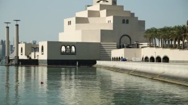 Katar, Doha, 21 Mart 2018: Doha - Qatar, Basra Körfezi, Arap Yarımadası'nda, Orta Doğu başkenti ve en kalabalık İslam Sanat Müzesi