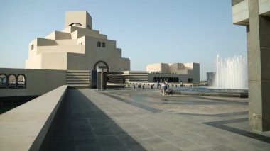Katar, DOHA, 21 Mart 2018: Doha 'daki İslam Sanatları Müzesi yakınları - Katar' ın başkenti ve en kalabalık şehri, Basra Körfezi, Arap Yarımadası, Orta Doğu